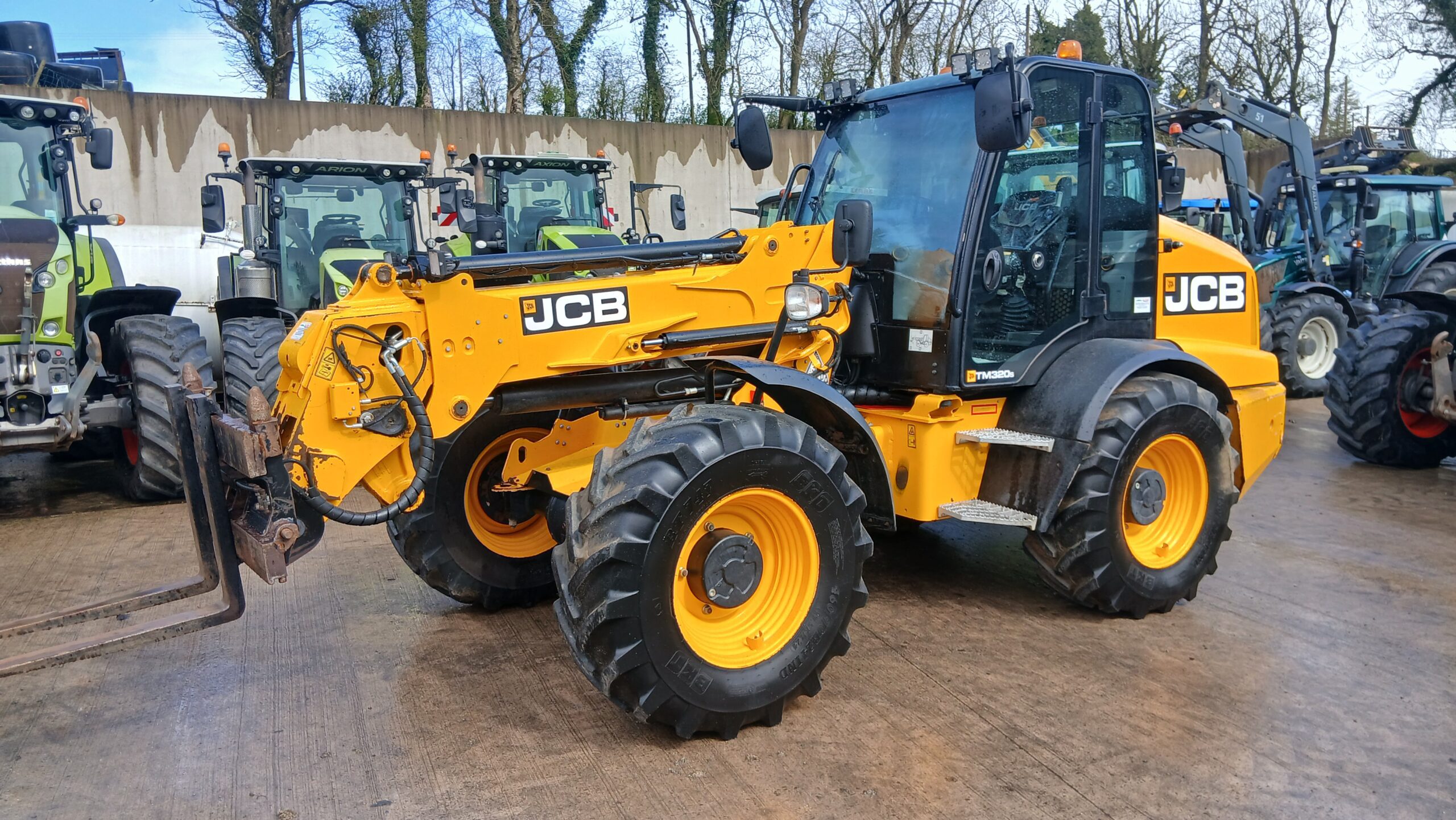 JCB 320S at Hawkes Agri Sales