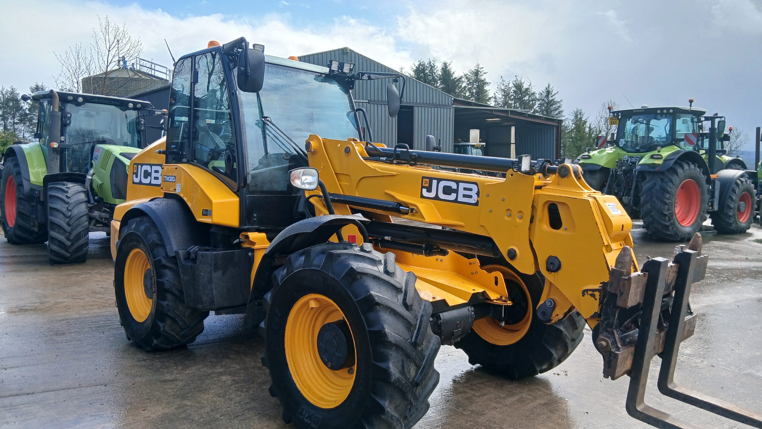 JCB 320S detail