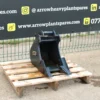 WHITES 9″ DIGGING EXCAVATOR BUCKET c/w TEETH ON 30MM PIN